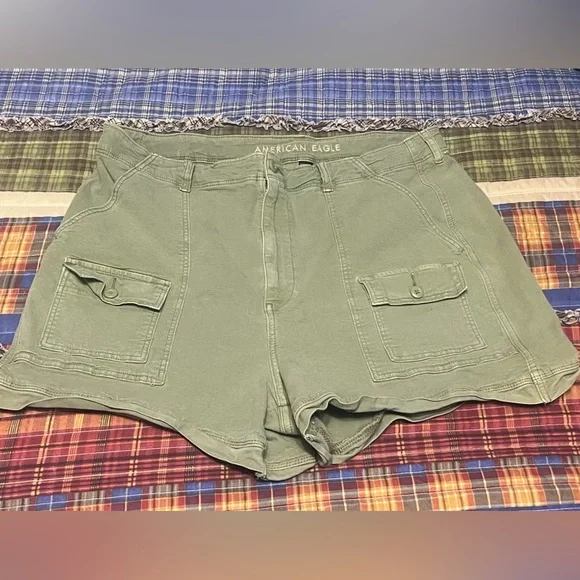Trade* JBH* American Eagle Outfitters Women's Green Shorts with Pockets - Picture 2 of 4